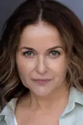 Porträtt av Julia Sawalha