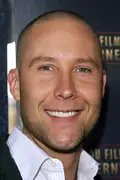 Porträtt av Michael Rosenbaum
