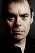 Porträtt av Kevin Eldon