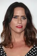 Porträtt av Amy Landecker