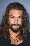 Porträtt av Jason Momoa