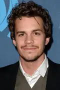 Porträtt av Johnny Simmons
