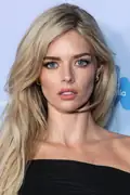 Porträtt av Samara Weaving