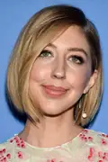 Porträtt av Heidi Gardner