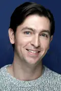 Porträtt av Nicholas Braun
