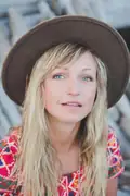 Porträtt av Ashleigh Ball