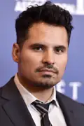 Porträtt av Michael Peña